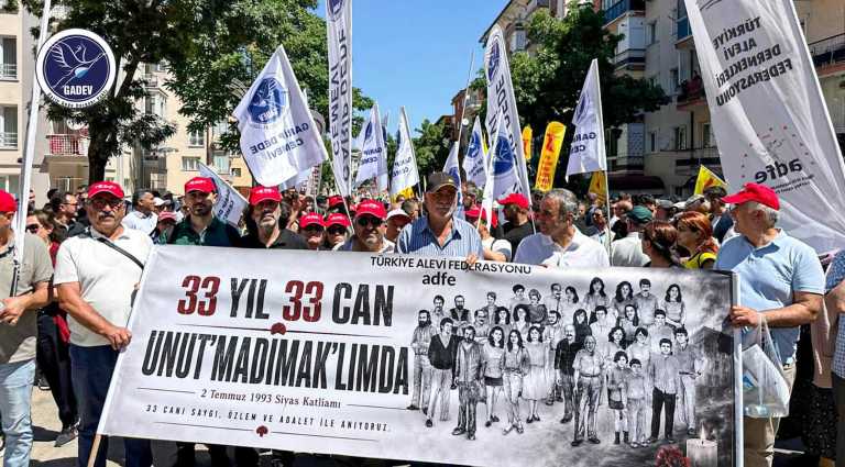 Madımak katliamı anmasında 33 YIL 33 CAN UNUTMADIK, UNUTMAYACAĞIZ